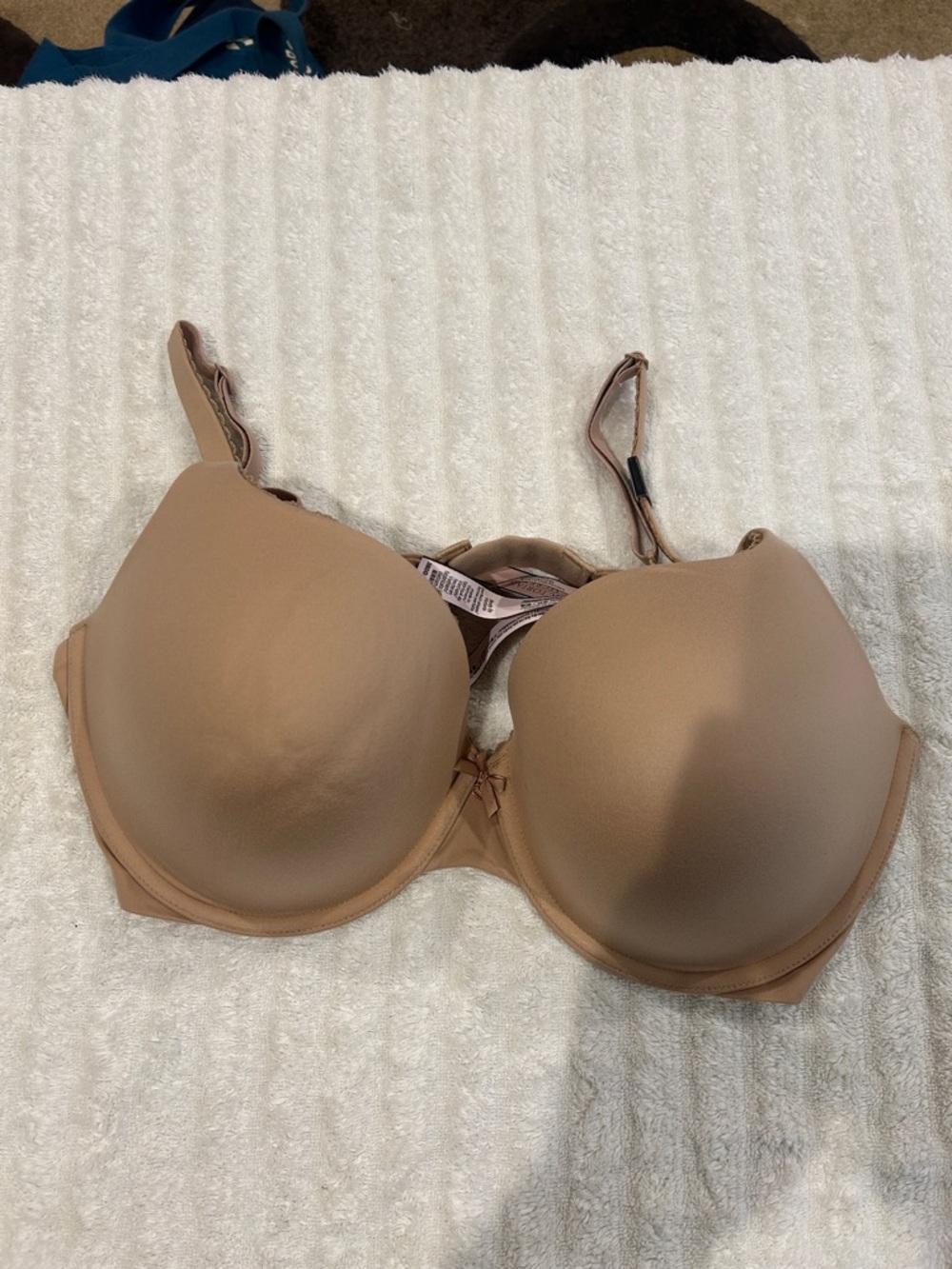 Victoria's Secret Nude T-Shirt Bra - Light Brown, Nude. Padded, Underwire. NWT.